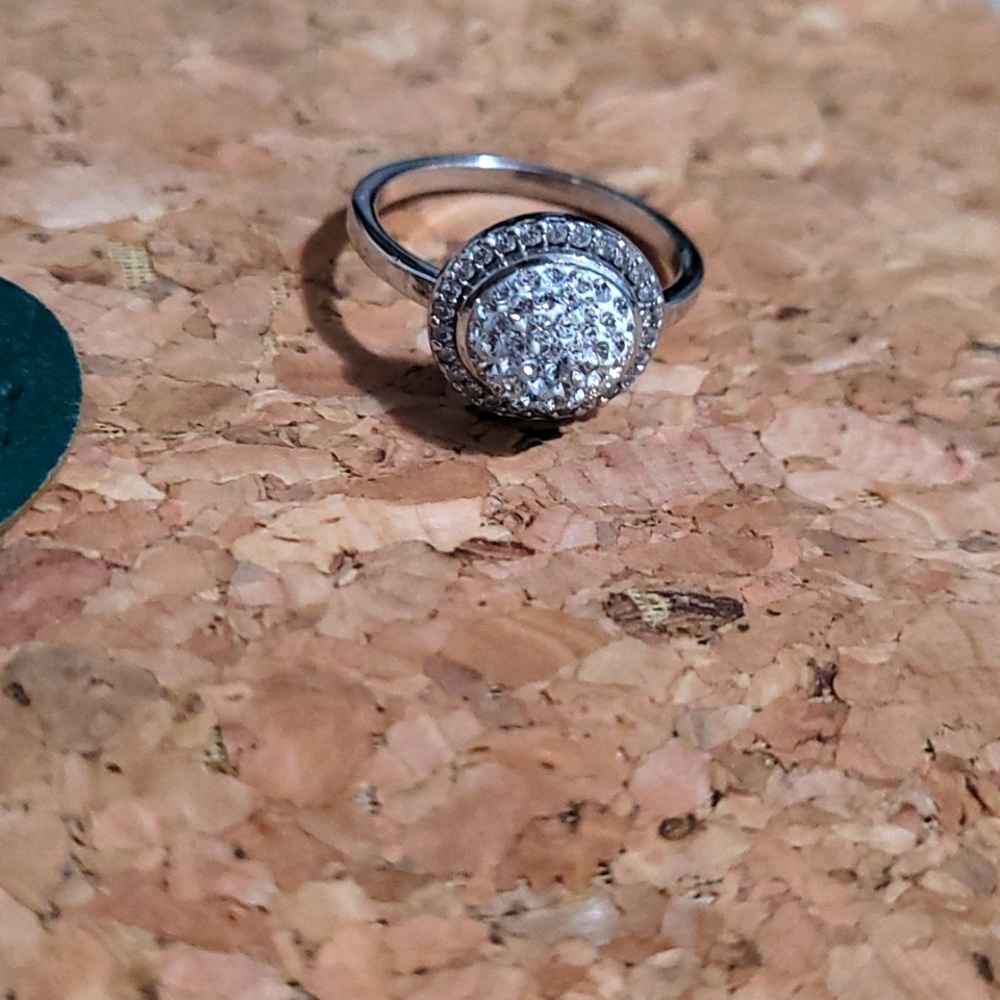 Size 8 Hillberg & Berk Ring...Never Worn